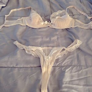 Agent Provocateur crème/white bra & panty